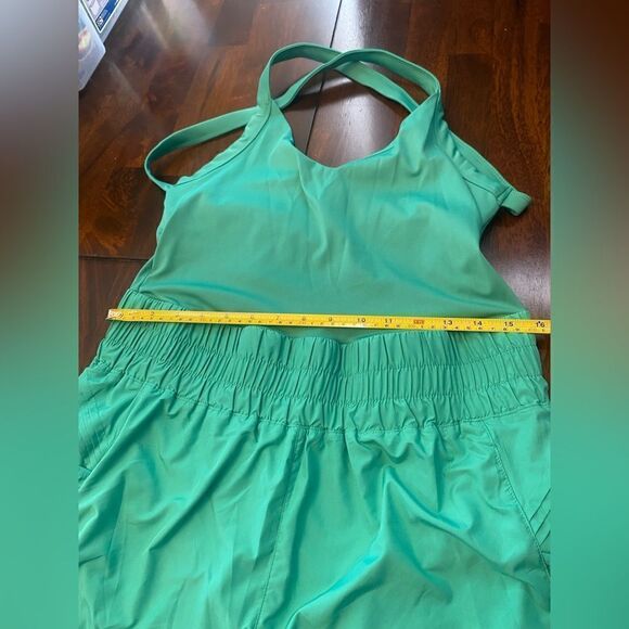 NWT  Free People Movement - Sport Green Get Your Flirt On Shortsie Large - Picture 10 of 11